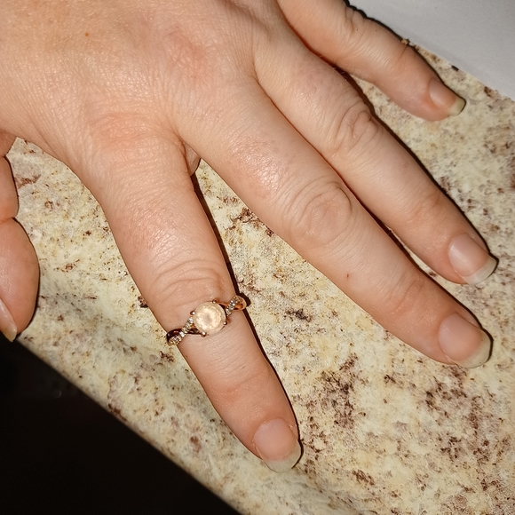 10K Rose Gold Ring With 1 ct Morganite Stone - Picture 3 of 5